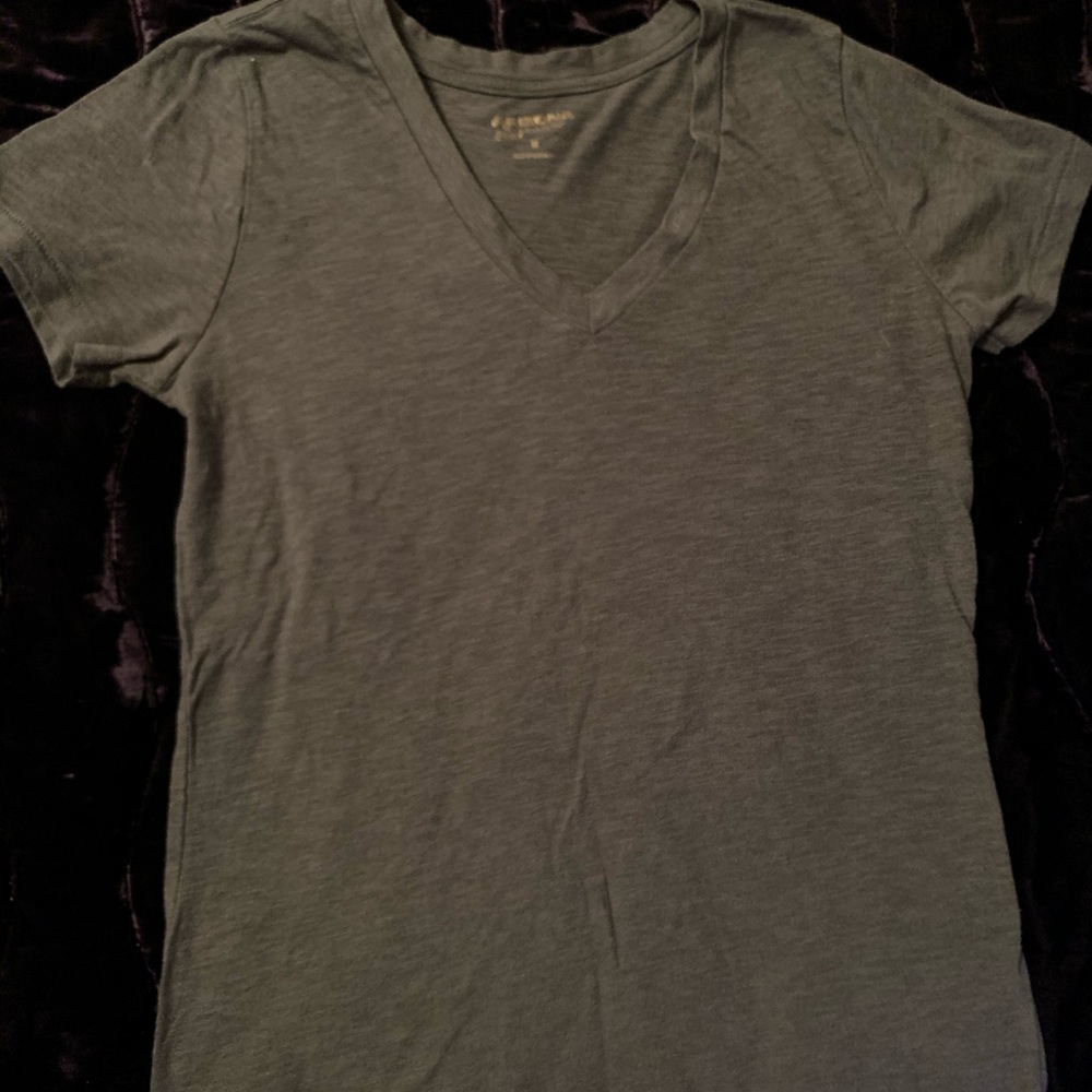 Grey v neck tee